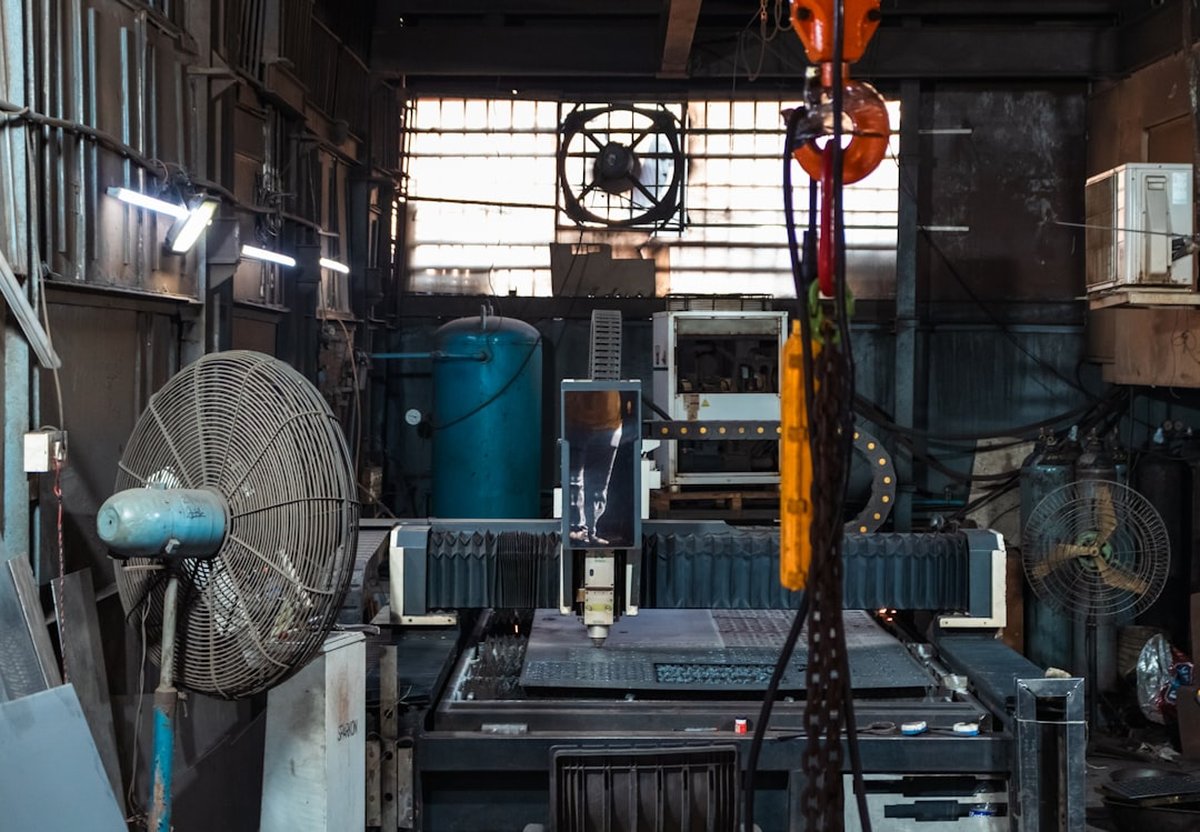 Shop Floor Automation Finally Makes Sense for the Small Fab Shop